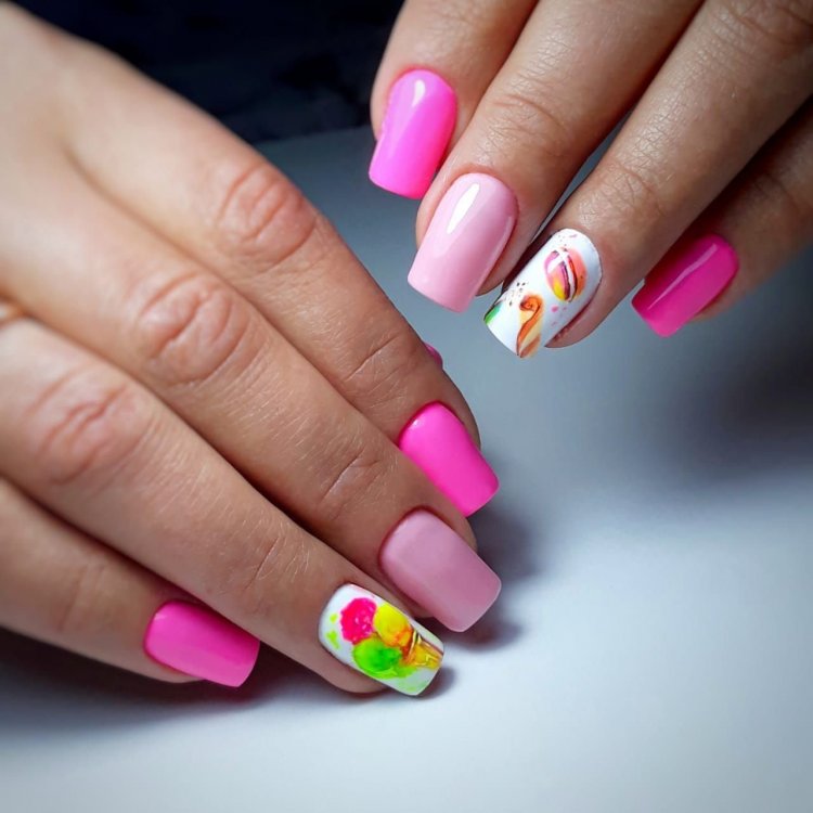 Яскравий літній манікюр