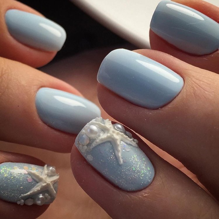Манікюр блакитний перламутр