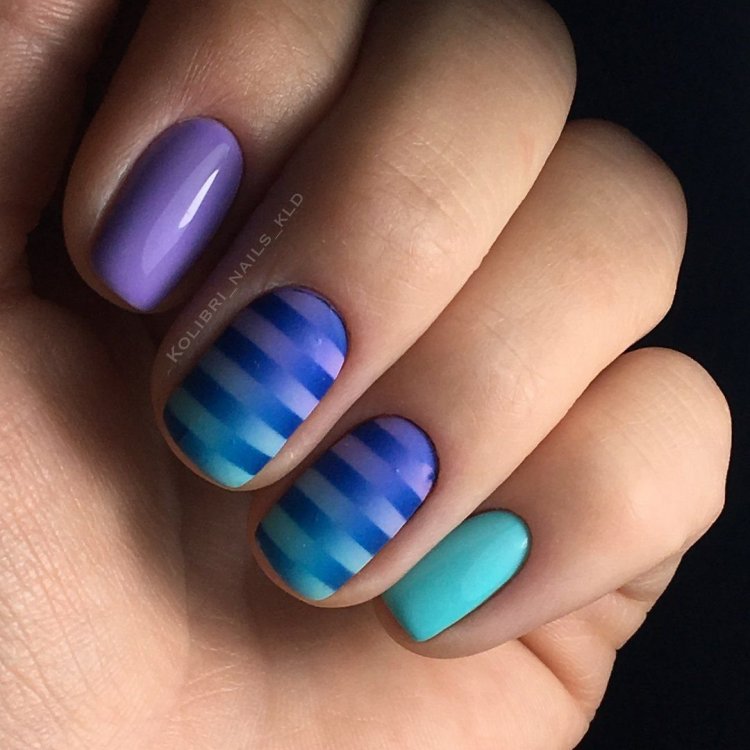 Манікюр блакитний градієнт