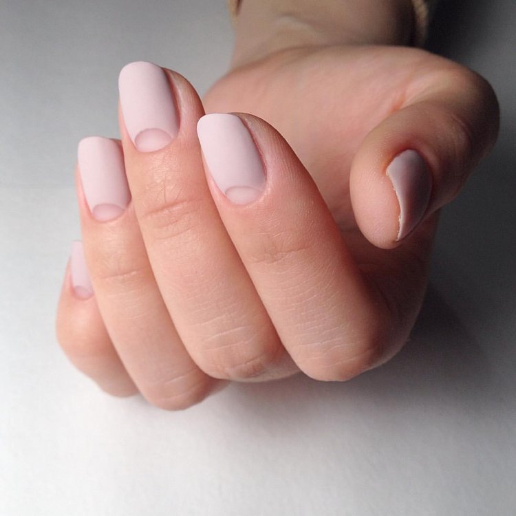 Нігті мигдальної форми ніжні з лункою
