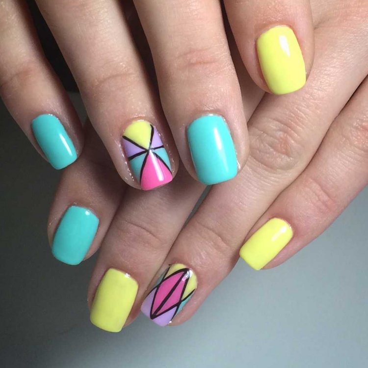 Яскрава геометрія на нігтях
