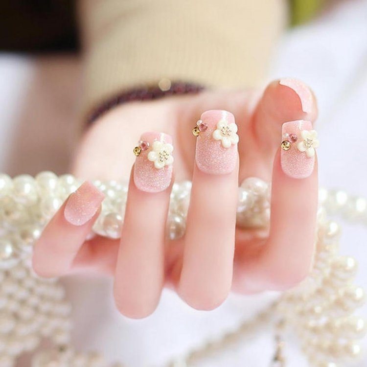 Манікюр на весілля на короткі нігті