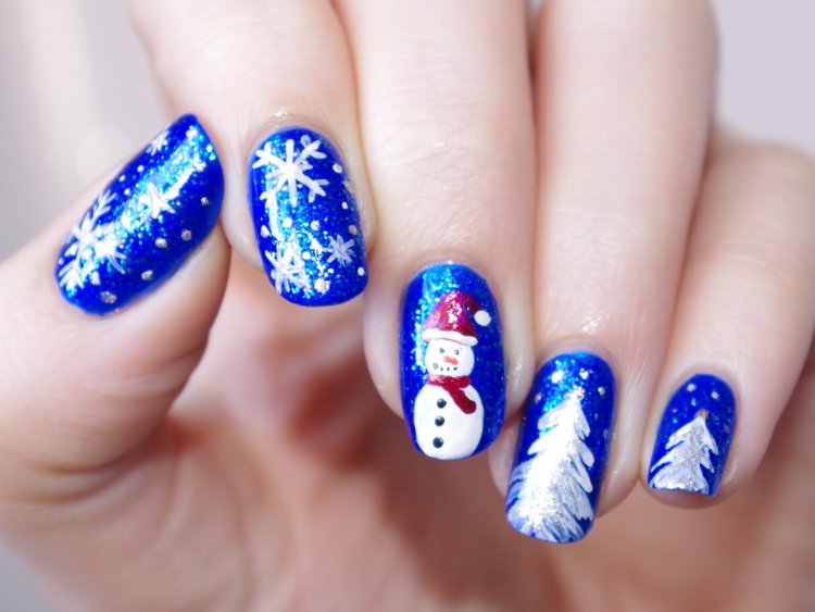 Новорічний манікюр з оленями