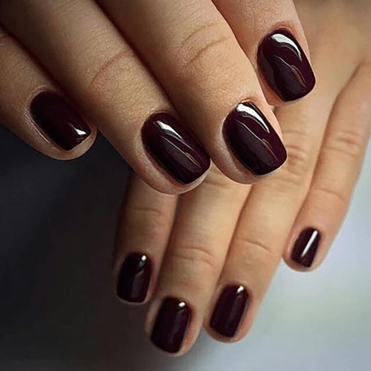Манікюр шелак бордовий