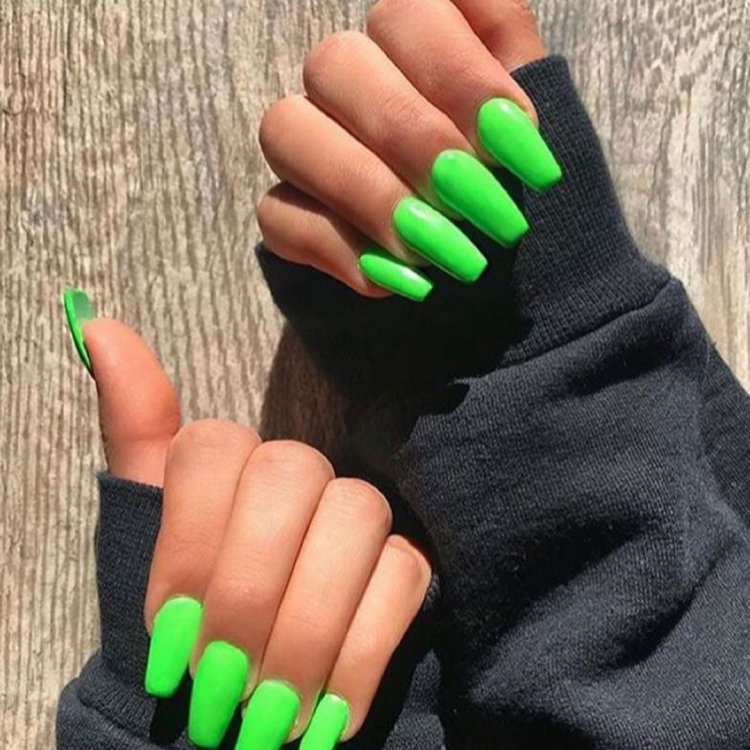 Довгі зелені нігті