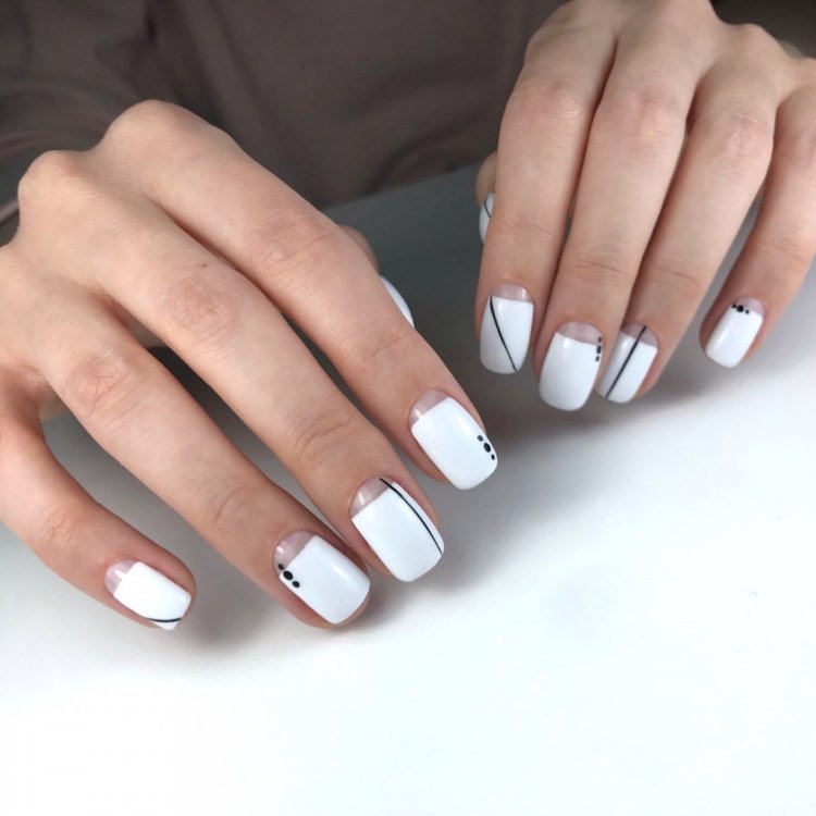 Манікюр із лунками