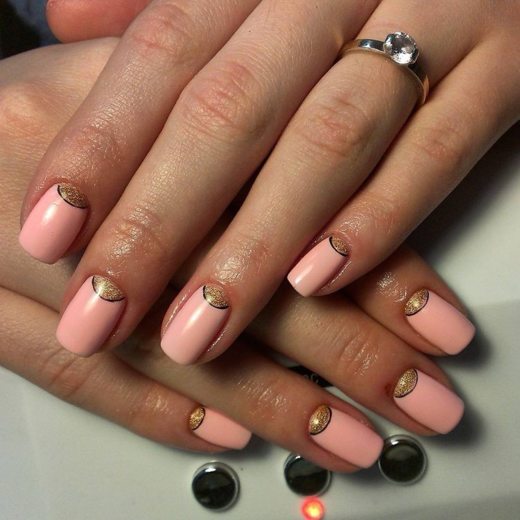 Манікюр із лунками