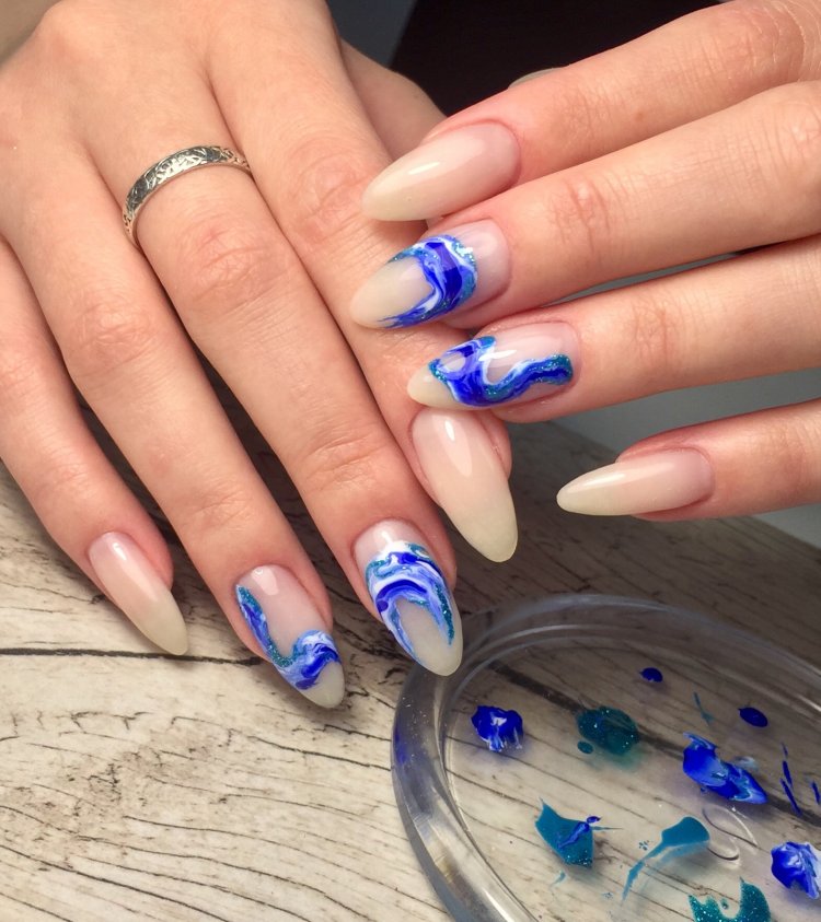 Манікюр на морі 2021