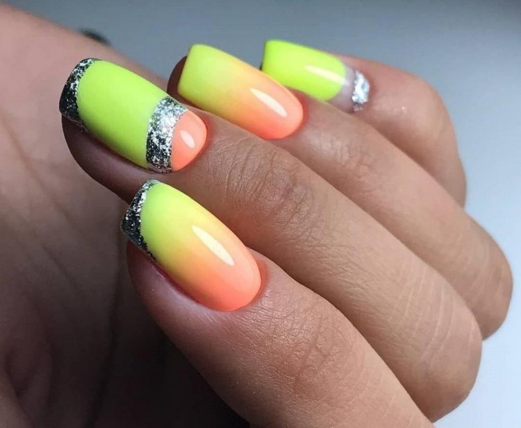 Яскравий різнокольоровий френч