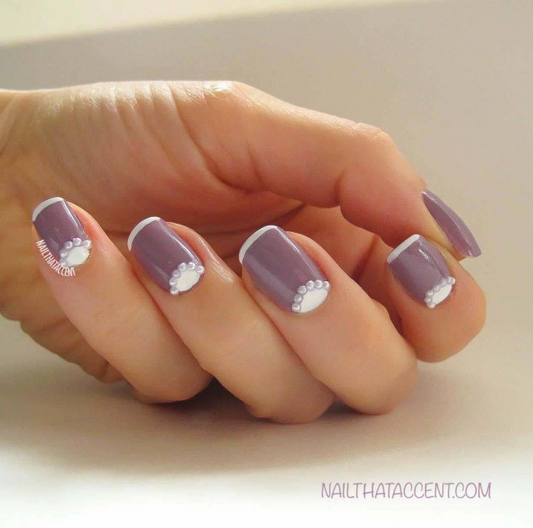 Красивий манікюр з лунками