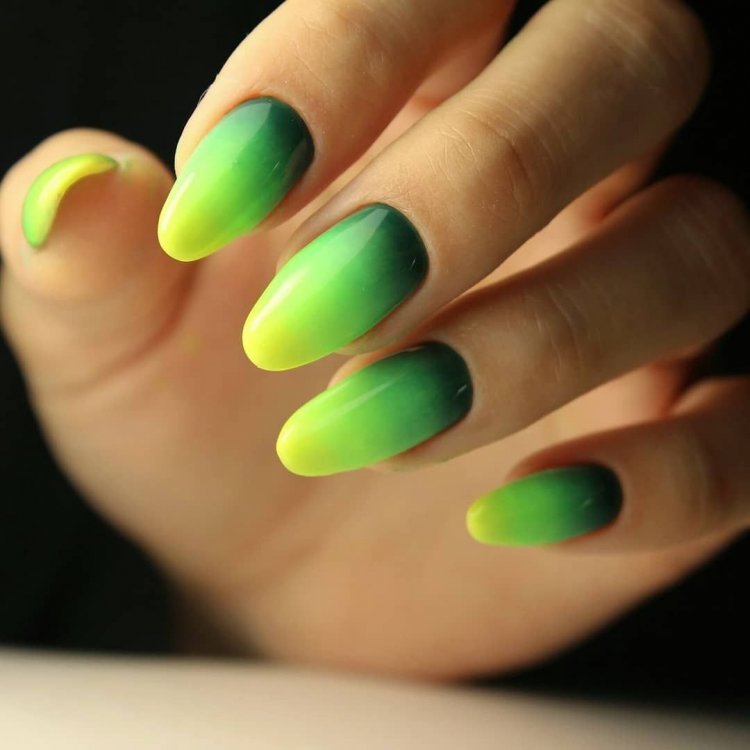 Манікюр зелений