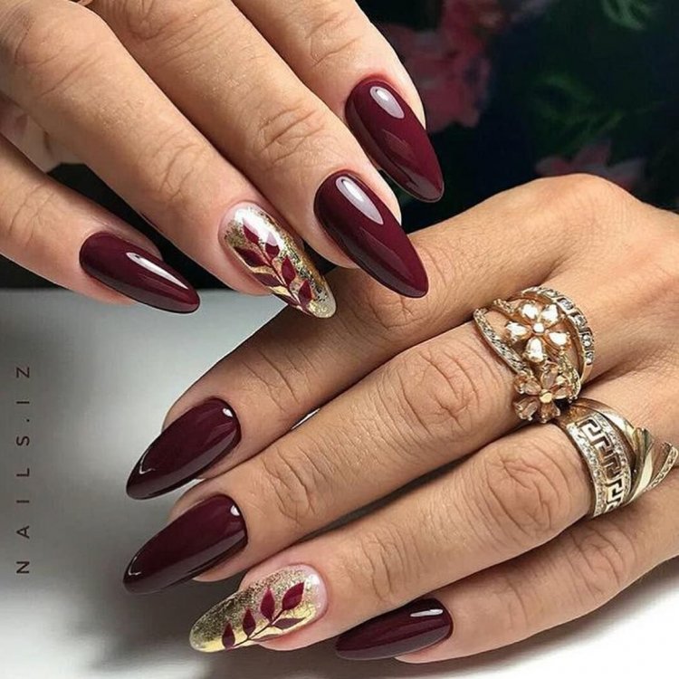 Бордовий манікюр на довгі нігті