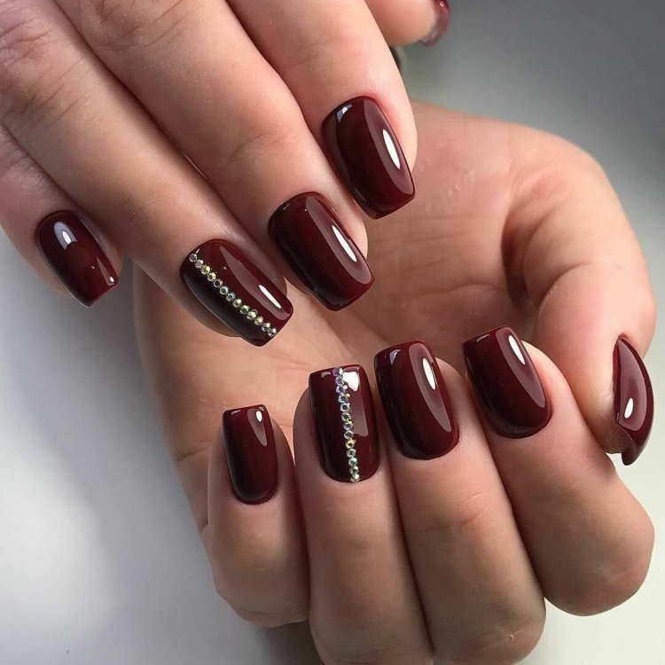 Манікюр бордо марсала