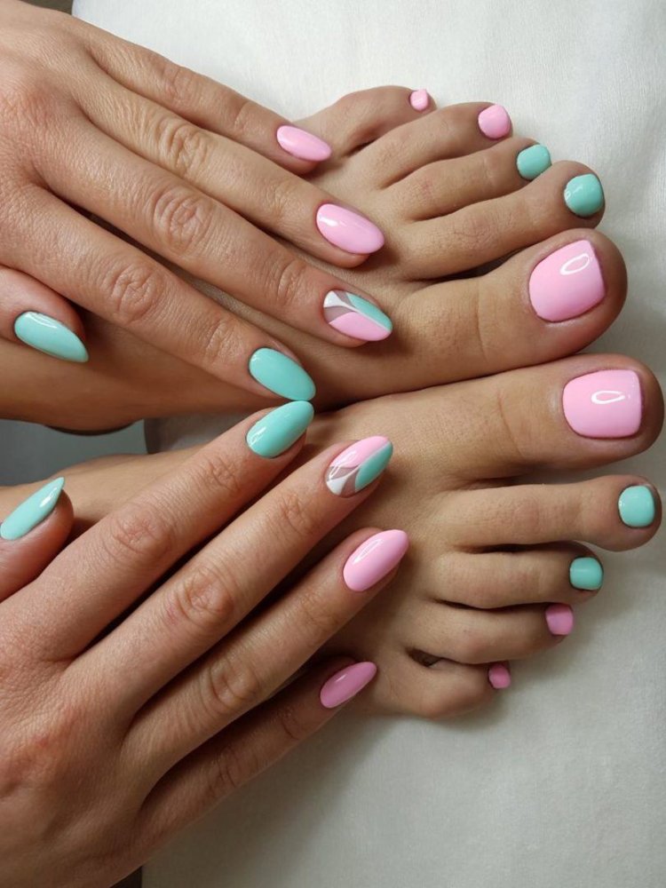 Манікюр та педікюр