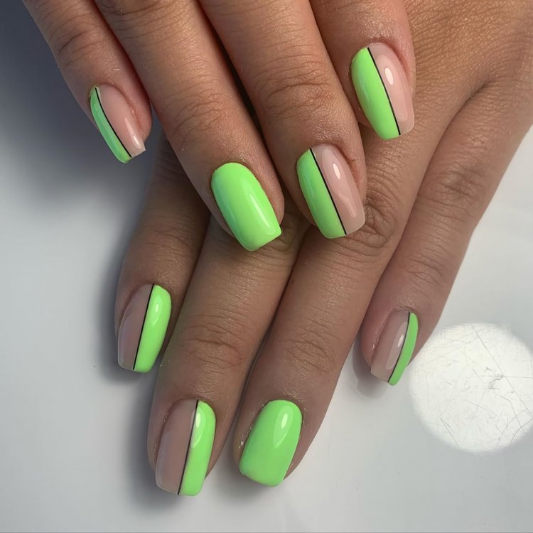 Манікюр на довгі нігті зеленого кольору