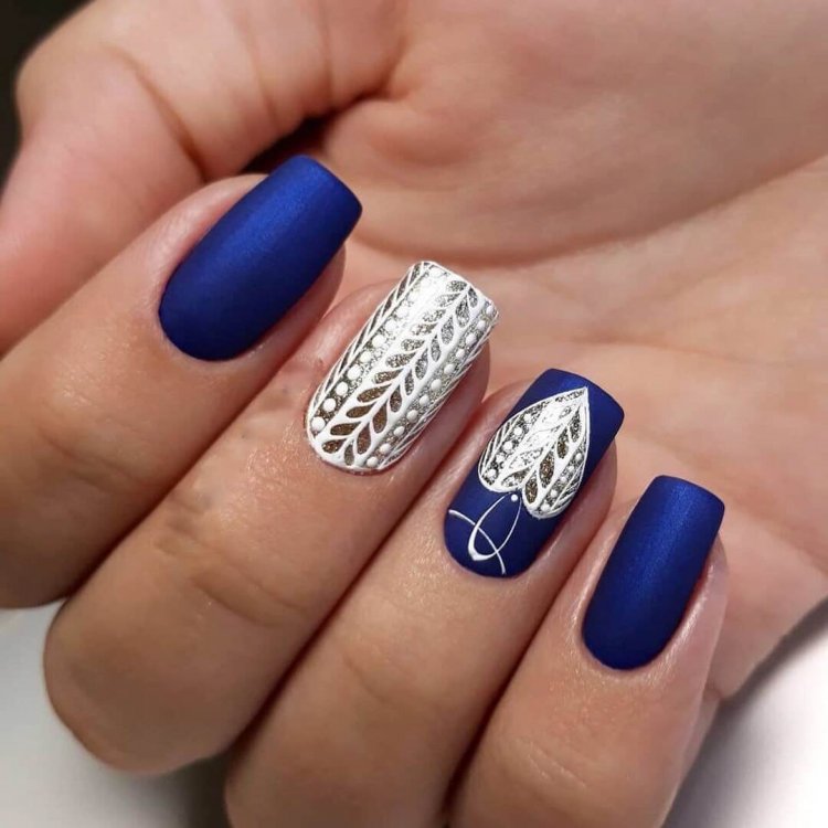 Синій манікюр 2021