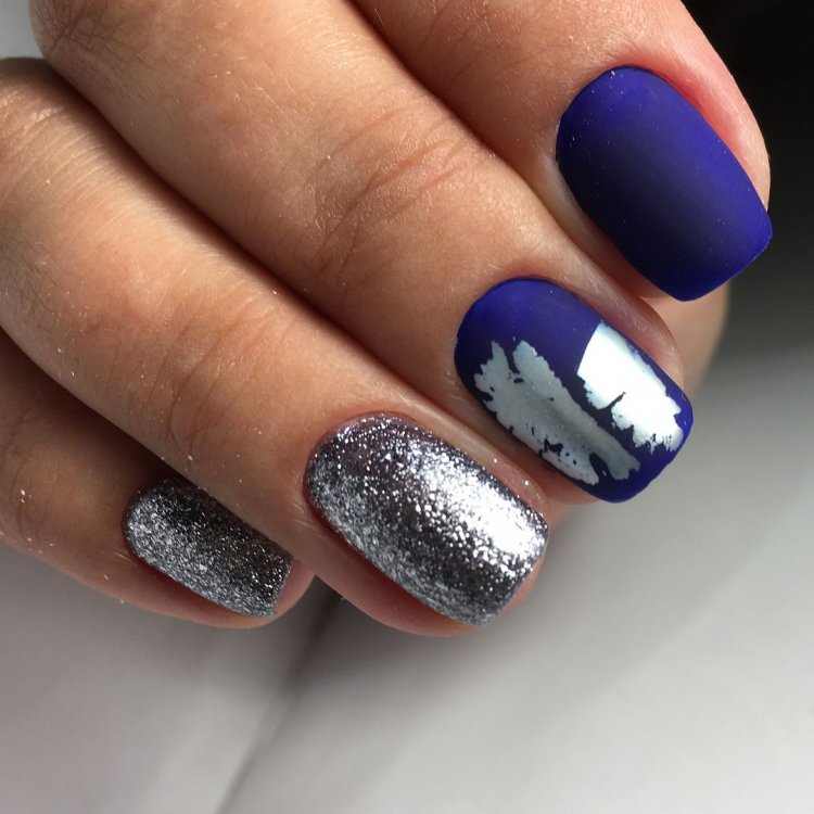 Синьо-сріблястий манікюр