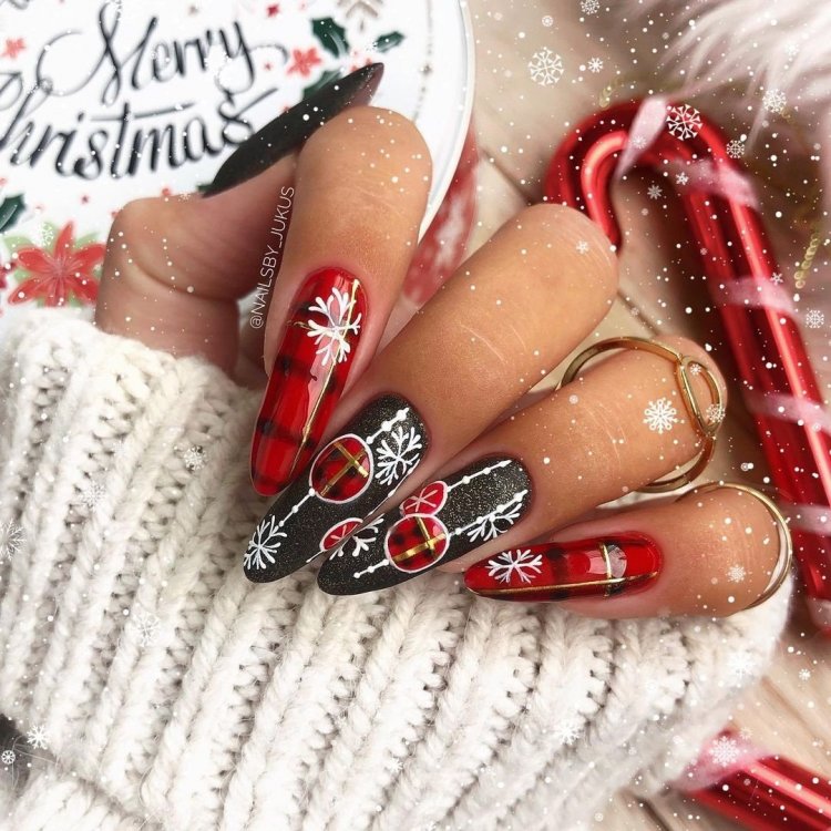 Снігуронька з манікюром