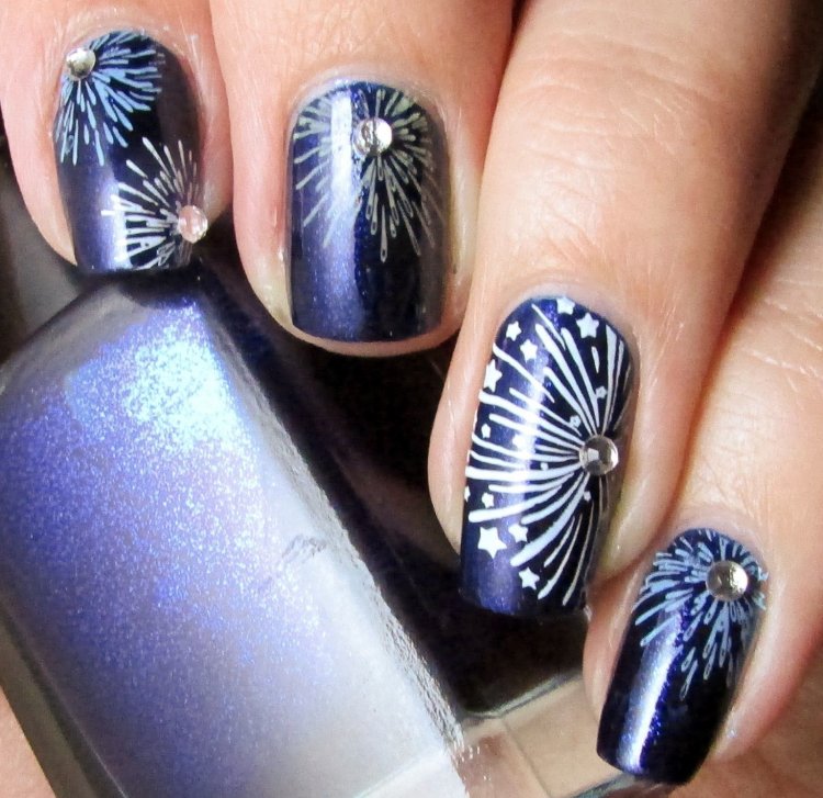 Новорічний манікюр синій зі сріблом