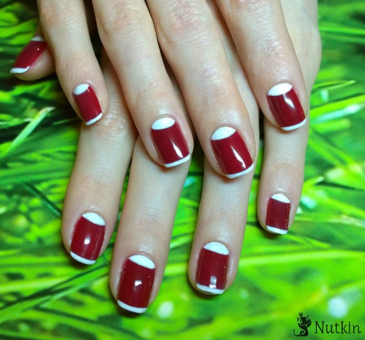 Місячний манікюр шелаком