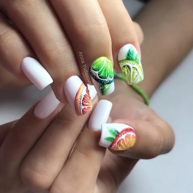 Літній манікюр із фруктиками