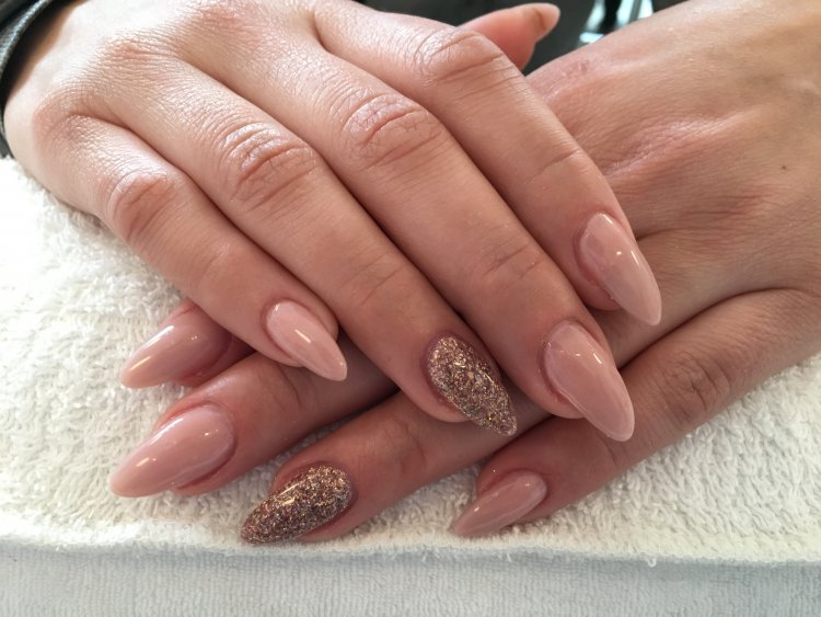 Овальний манікюр