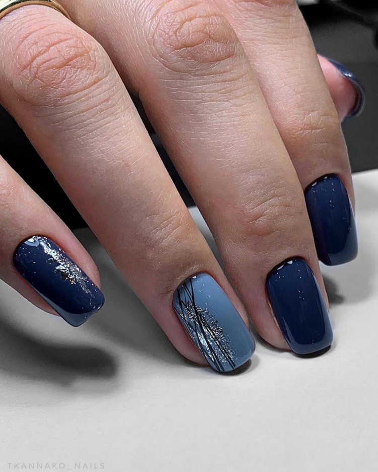 Манікюр темно-синій зі сріблом