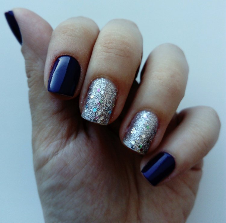 Синьо-срібний манікюр
