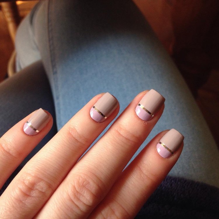 Нейтральний манікюр зі смужками