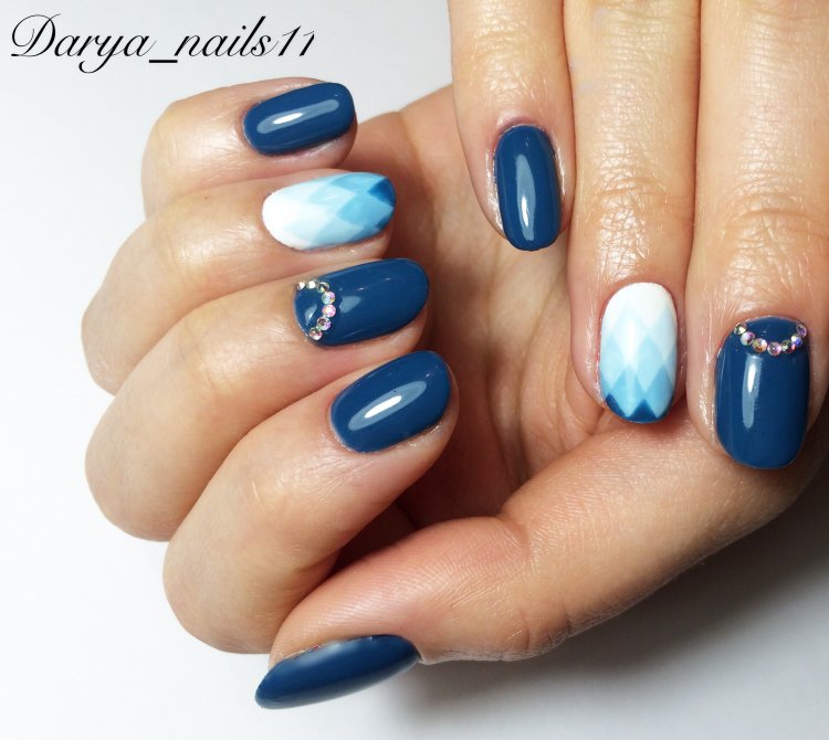 Синьо-блакитний омбре манікюр
