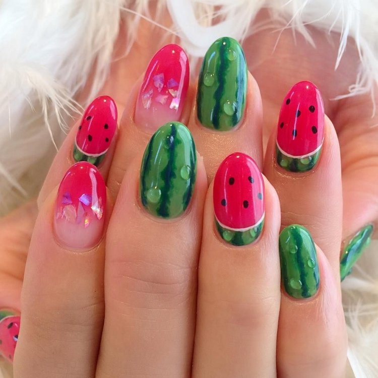 Фрукти на нігтях