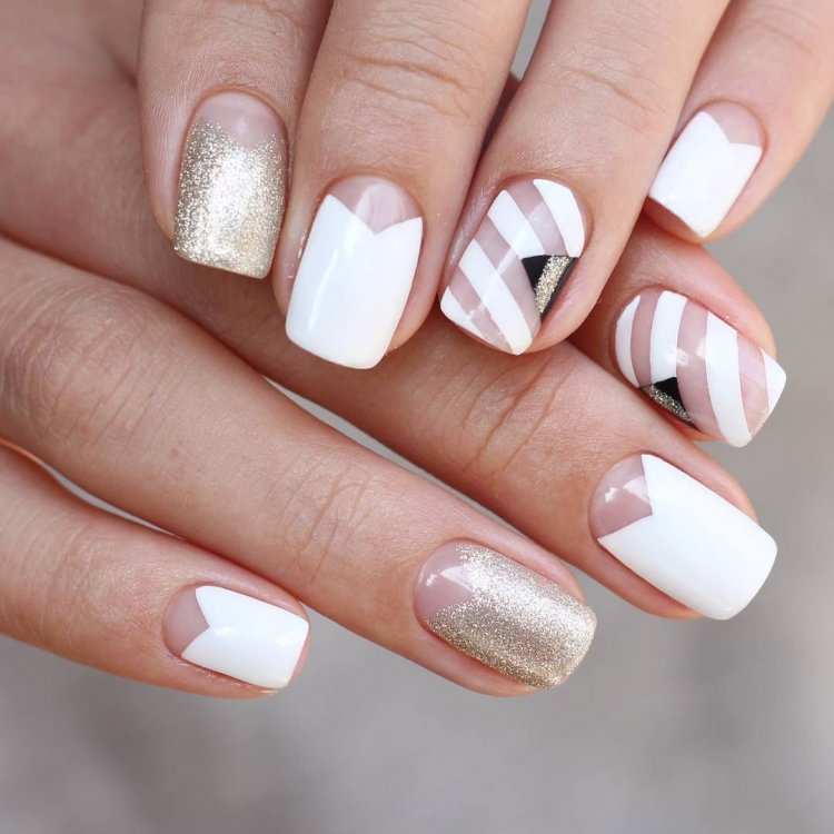 Манікюр із прозорими лунками