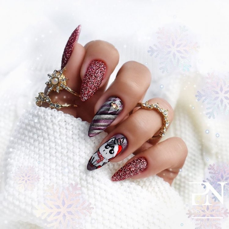 Молочний манікюр новорічний 2021