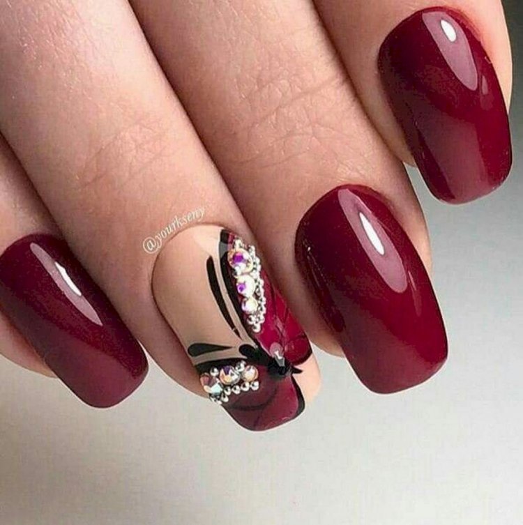 Манікюр бордо марсала бургунді
