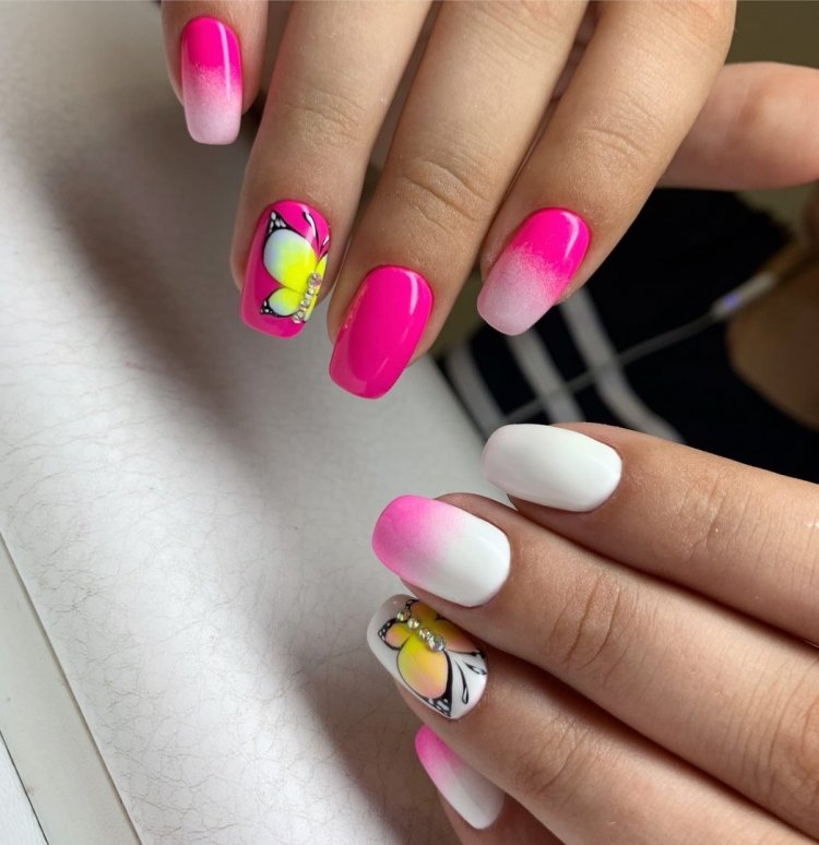 Нігті манікюр яскравий