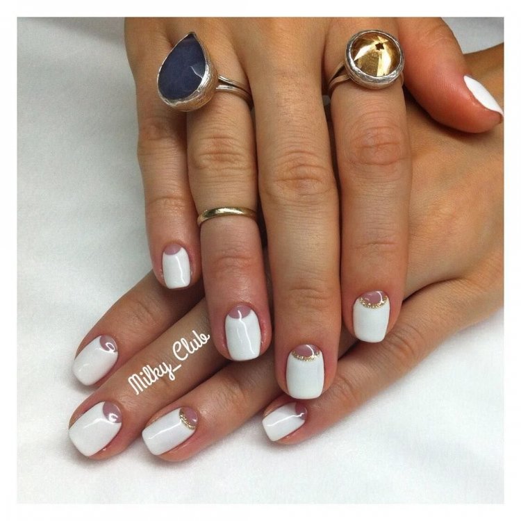 Місячний манікюр