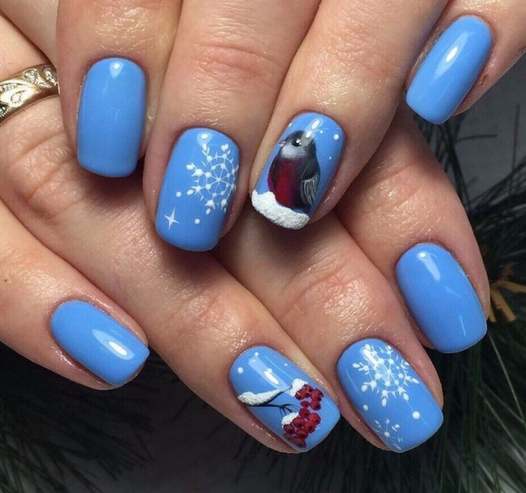 Манікюр зі сніжинками