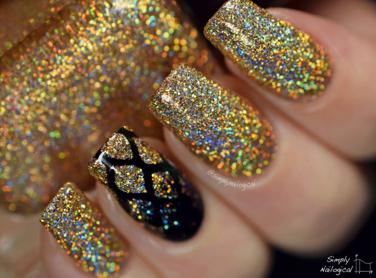 Золоті блискітки на нігтях