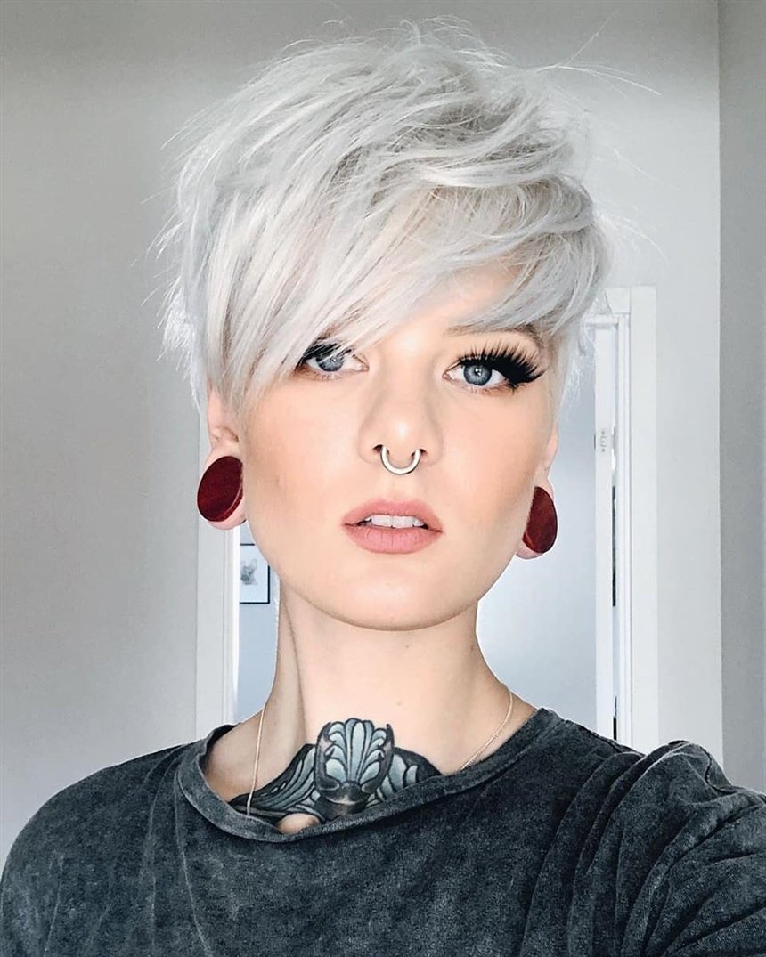 Модні жіночі стрижки на осінь 2023: тренди, новинки, фото