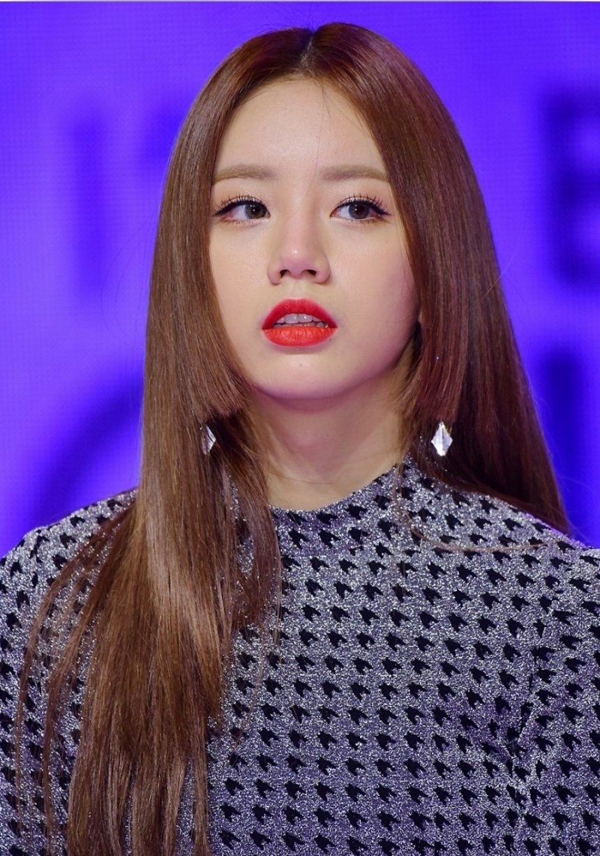 Модні жіночі стрижки на осінь 2023: тренди, новинки, фото