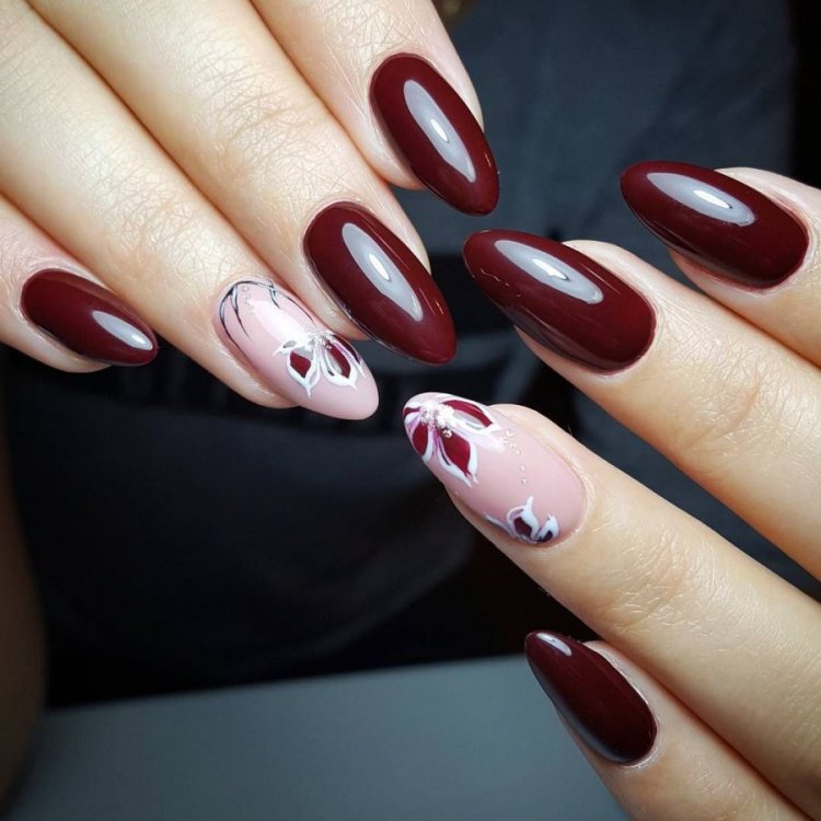 Бордовий манікюр