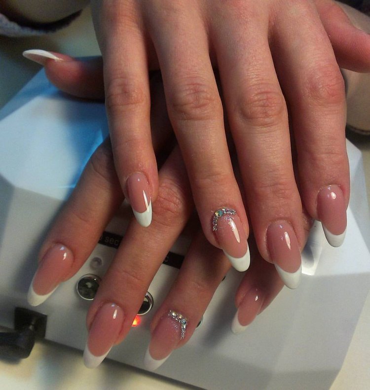 Французский маникюр на длинные ногти