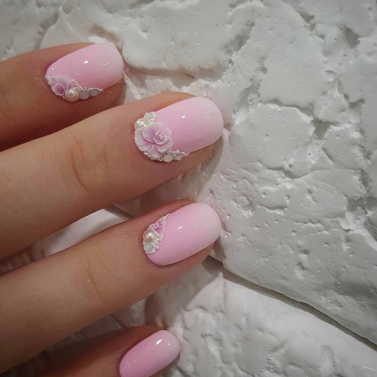 Свадебный маникюр розовый