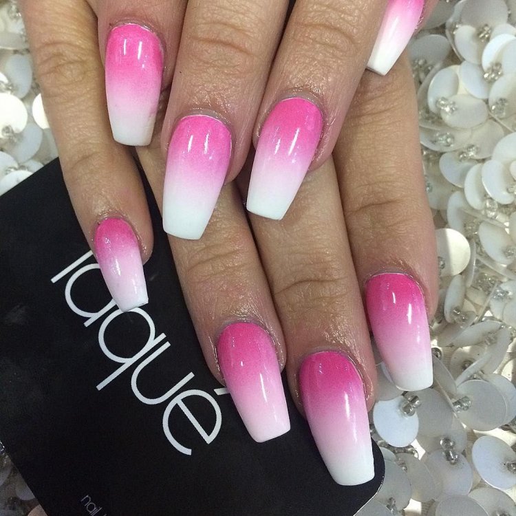 Омбре на рожевий нігті з білим