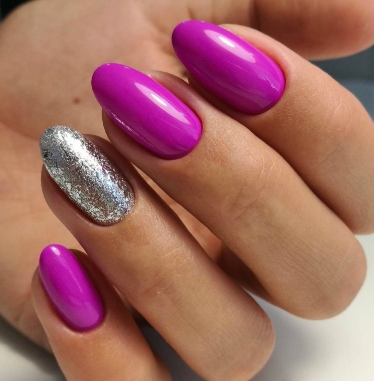 Маникюр фуксия с блестками