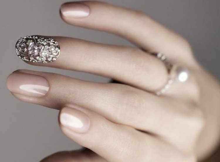 Необычный маникюр в стиле нюд