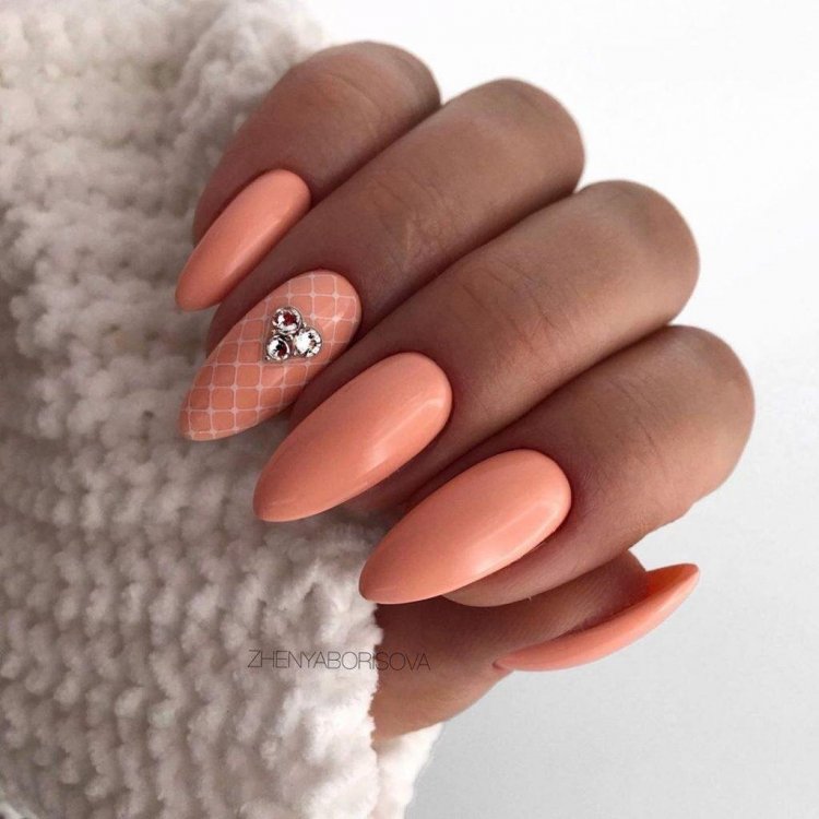 Ярко персиковый маникюр