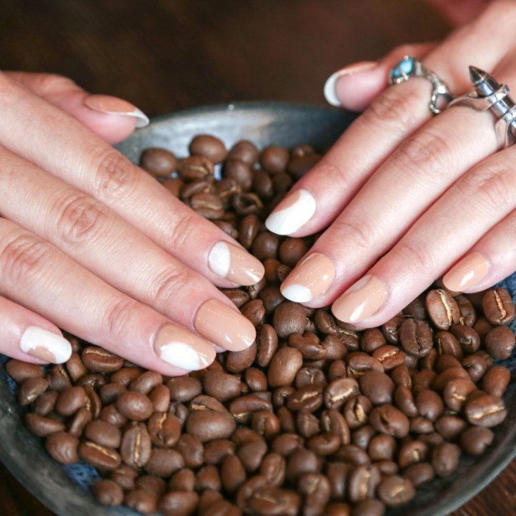 Манікюр у кавовому стилі