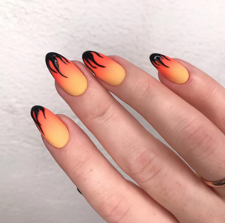 Маникюр пламя на ногтях