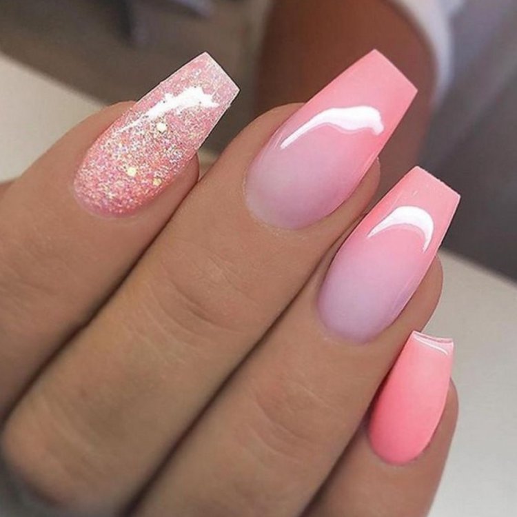 Манікюр френч розтяжка рожевий